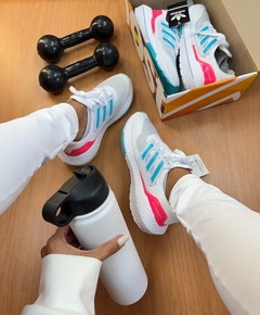 Imagem do Ultra Boost Branco Collors