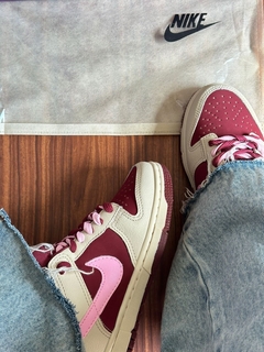 Dunk Marsala/Pink na internet