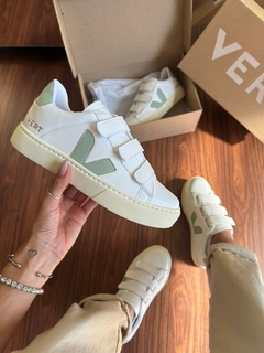 V Velcro Branco/Menta - Gabi Soares Calçados