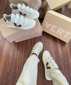 V Velcro Angelical/Caramelo na internet