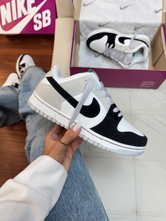Dunk SB Branco / Preto / Cinza