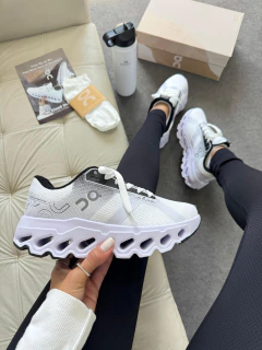 On Cloud Branco/Preto - comprar online