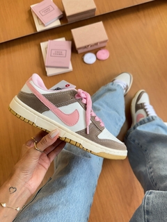 Dunk Low Pro Bege/Rosa - comprar online