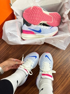 Zoom X Invincible run 3 Azul/Rosa - comprar online