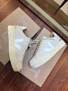 V Cadarço Off White/Branco na internet