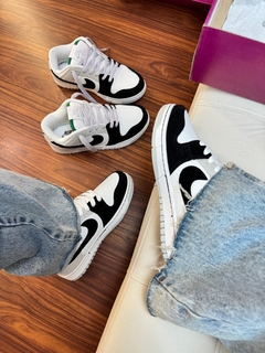 Dunk SB Branco / Preto / Cinza