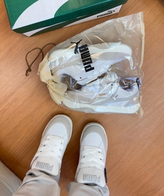 Fenty Branco/Cinza na internet