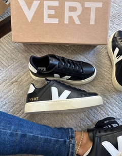 V Cadarço Preto/Branco - comprar online