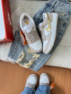 Imagem do Dunk Low Pro Bege/Dourado