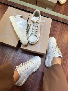V Cadarço Off White/Branco - comprar online