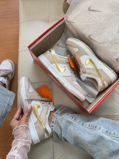 Dunk Low Pro Bege/Dourado - Gabi Soares Calçados