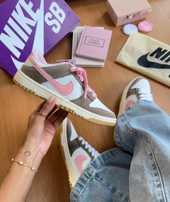 Imagem do Dunk Low Pro Bege/Rosa