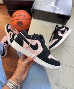Jordan Preto/Rosa