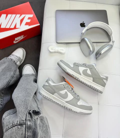 Imagem do Dunk SB Branco/Cinza