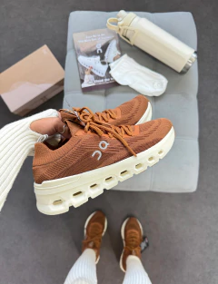 On Cloud X Z5 Caramelo na internet