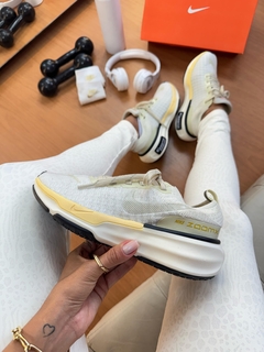Zoom X Invincible run 3 Off/Amarelo - comprar online