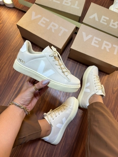 Imagem do V Cadarço Off White/Branco