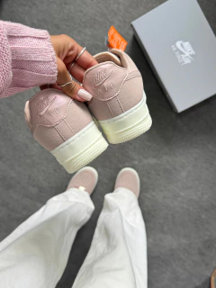 Air force F1 Prime Flamingo na internet