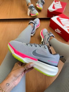 Imagem do Invincible run 3 Cinza/Rosa/Verde