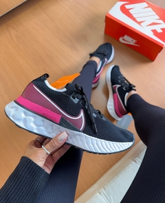 Infinity react Preto/Rosa - comprar online