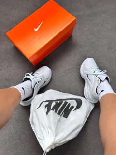 Zoom Pegasus 41 Branco/Preto - loja online