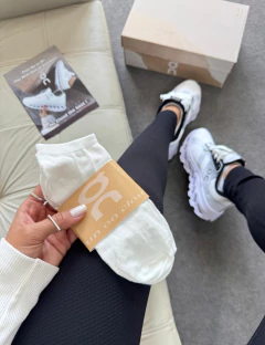 Imagem do On Cloud Branco/Preto