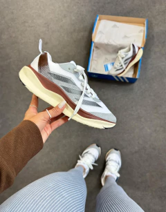 Imagem do Adizero Boston Cinza/Chocolate