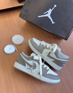 Imagem do Jordan 23 Linha Luxo Cinza/Branco