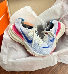 Zoom X Invincible run 3 Azul/Rosa - comprar online