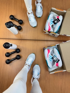 Ultra Boost Branco Collors - Gabi Soares Calçados