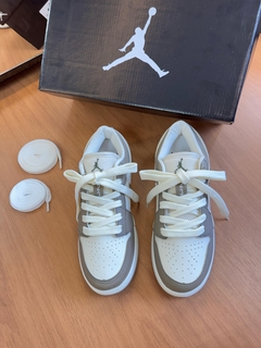 Jordan 23 Linha Luxo Cinza/Branco - Gabi Soares Calçados