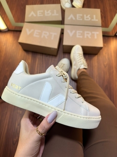 V Cadarço Off White/Branco