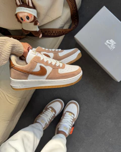 Air Force F1 Caramelo/Branco na internet