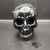 Calavera negra con decoración sobrecubierta
