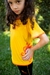 AUR0103 Camiseta MC amarela em dry fit com laranja - comprar online