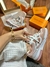 LV Trainer Rose na internet
