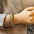 Bracelete Feminino Maleável em Aço na internet