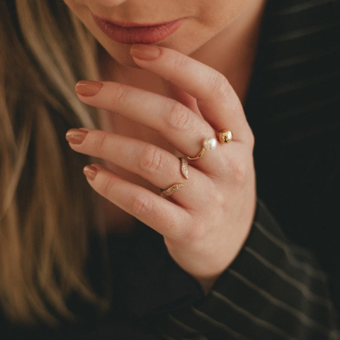 Anel Minimalista Regulável com Zircônias em Ouro 18k - Sofisticação Diária - comprar online