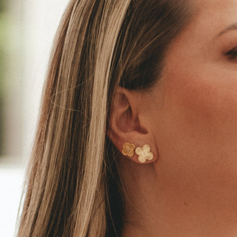 Brinco Trevo Banhado Ouro 18k - Brilho da Prosperidade e Elegância - comprar online