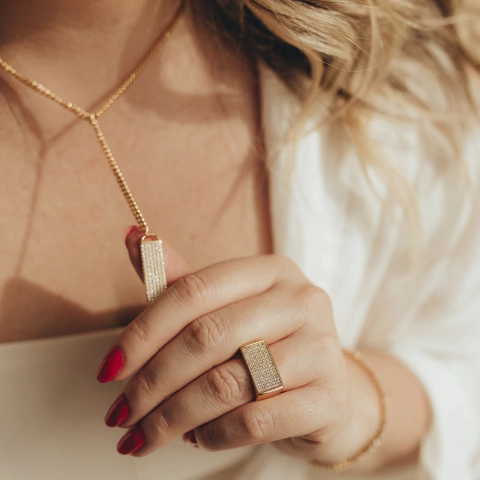 Colar Gravatinha Placa em Zircônia Banhado Ouro 18k - Presença que Eleva Glamour e Status - comprar online