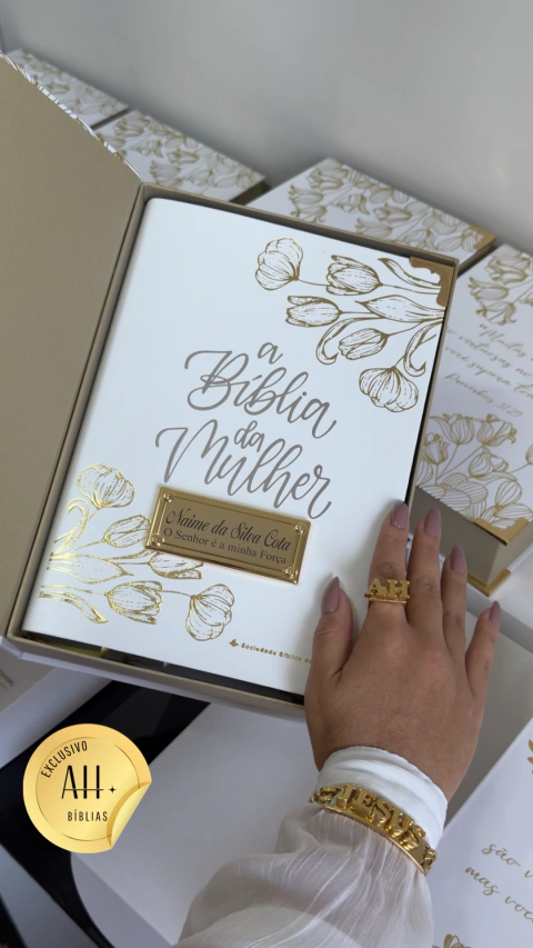Bíblia + placa com seu nome + caixa decorada que se transforma em porta objetos - comprar online