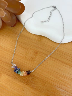 COLAR U CASCALHOS 7 CHAKRAS EM AÇO INOX