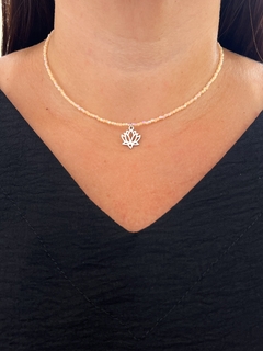 CHOKER CRISTAIS LÓTUS EM AÇO INOX