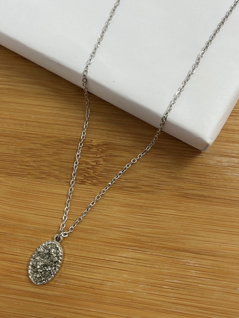 Colar oval com Pirita
