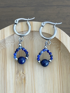 ARGOLA CRISTAIS LÁPIS LAZULI EM AÇO INOX - comprar online