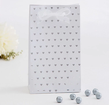 Caixinha com Mini Corações Prateados 12 unid.