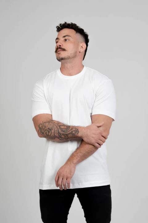 Camiseta Confort Menegotti Off White - comprar online