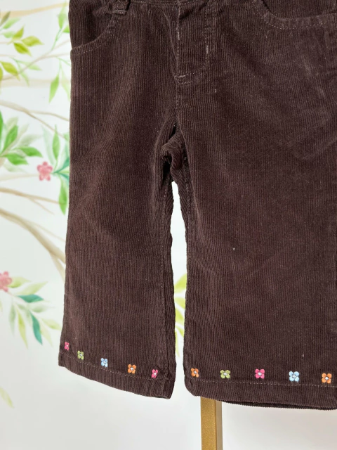 Calça Infantil em Veludo Cotelê com Bordado Floral