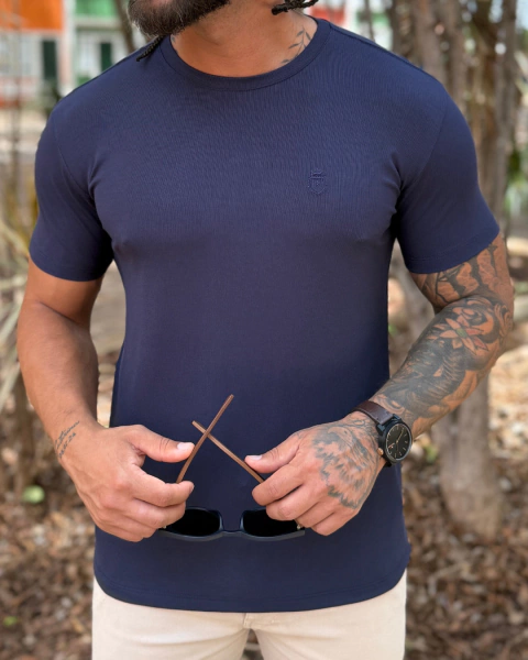T-shirt Canelada Azul Marinho Essere – R. Maccari - comprar online