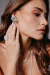 Brinco earcuff pétalas cravejadas